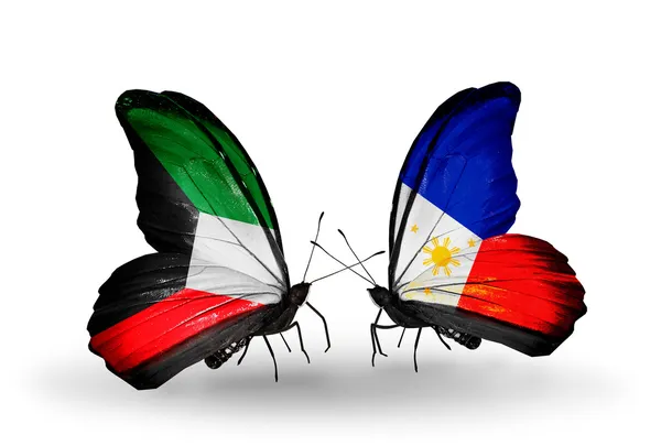 Две бабочки с флагами отношений Кувейт и Филиппины — стоковое фото