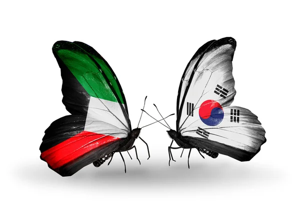 Dos mariposas con banderas de relaciones Kuwait y Corea del Sur — Foto de Stock