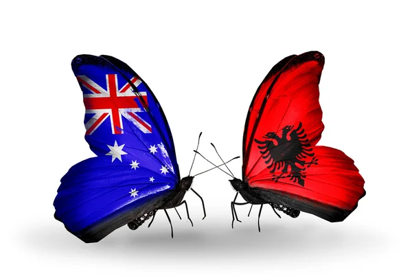 Dos mariposas con banderas de relaciones Australia y Albania — Foto de Stock