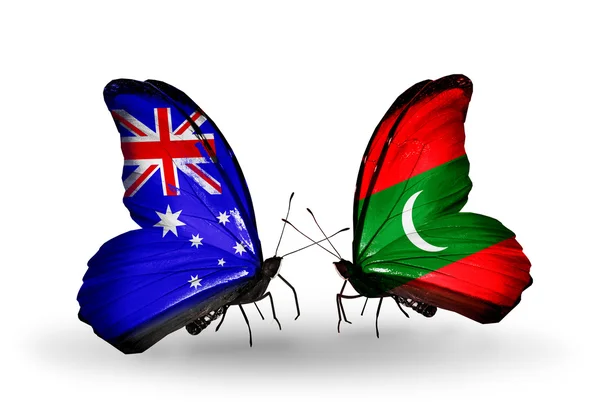 Dos mariposas con banderas de relaciones Australia y Maldivas — Foto de Stock