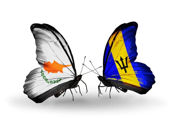 Dos mariposas con banderas de relaciones Chipre y Barbados — Foto de Stock