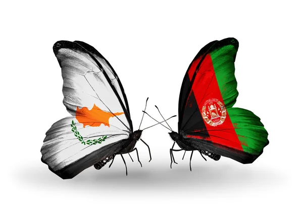 Dva motýli s vlajkami vztahů, Kypru a Afghánistán — Stock fotografie