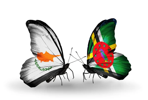 Dwa motyle z flagami stosunków, Cypr i Dominika — Zdjęcie stockowe