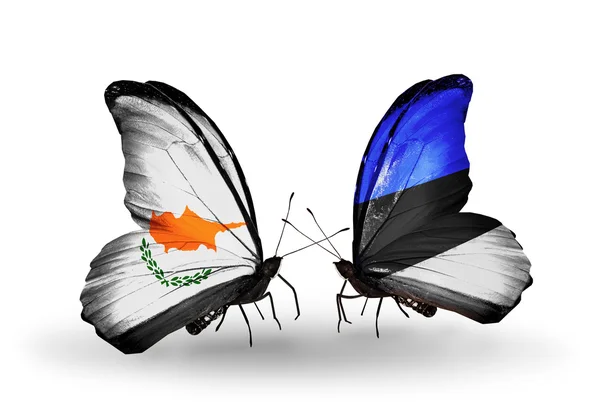 Två fjärilar med flaggor av förbindelserna mellan Cypern och Estland — Stockfoto