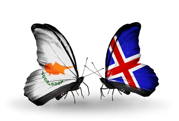 Två fjärilar med flaggor av förbindelserna mellan Cypern och Island — Stockfoto