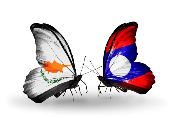 Dva motýli s vlajkami vztahů, Kypru a laos — Stock fotografie