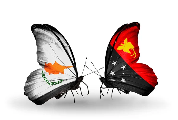 Δύο πεταλούδες με σημαίες των σχέσεων Κύπρου και την Παπούα Νέα Γουινέα — Φωτογραφία Αρχείου