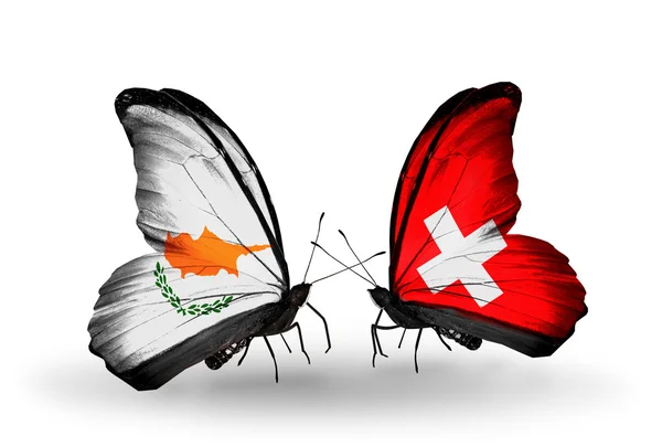 Iki Kıbrıs ve İsviçre ilişkilerini bayraklarıyla kelebekler — Stok fotoğraf