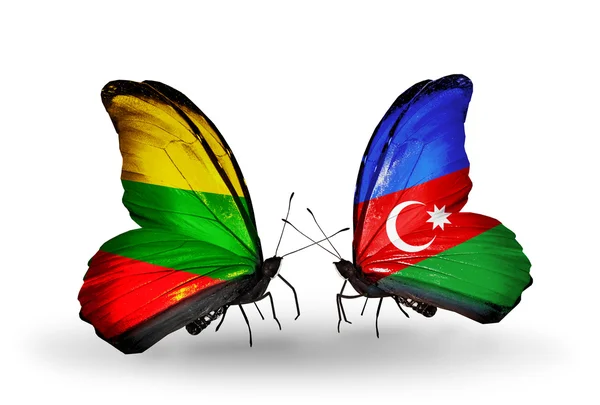 Två fjärilar med flaggor av förbindelserna mellan Litauen och Azerbajdzjan — Stockfoto