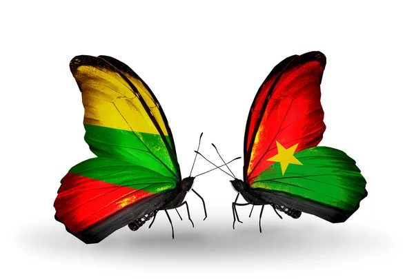 Vlinders met vlaggen van Litouwen en burkina faso — Stockfoto