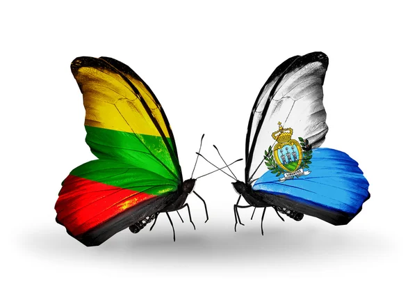 Mariposas con banderas de Lituania y San Marino — Foto de Stock