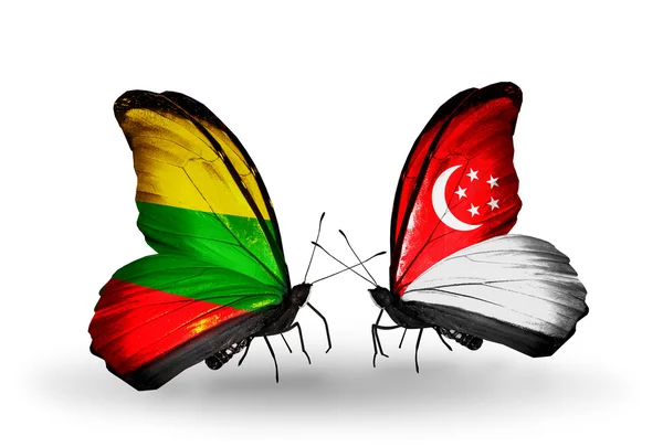Motyle z flagi, które Litwa i Singapur — Zdjęcie stockowe