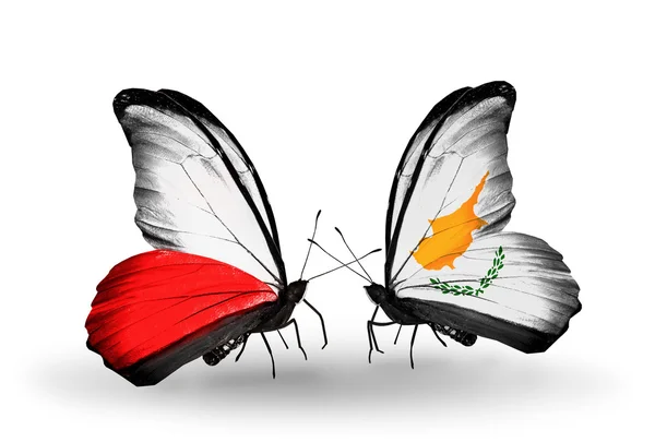 Dos mariposas con banderas de Polonia y Chipre —  Fotos de Stock