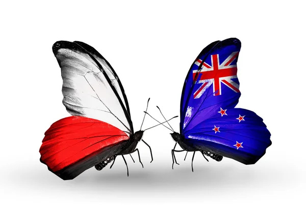 两只蝴蝶与波兰和新西兰的国旗 — 图库照片