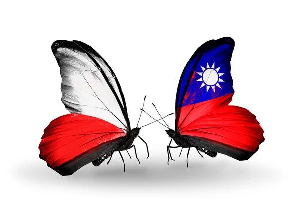 Deux papillons avec des drapeaux de la Pologne et de Taiwan — Photo