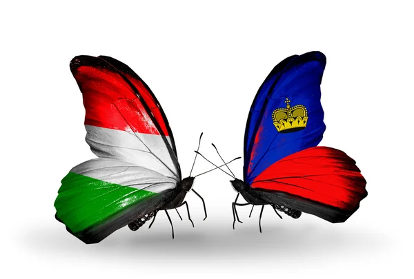 Zwei Schmetterlinge mit Fahnen ungarisch und liechtenstein — Stockfoto