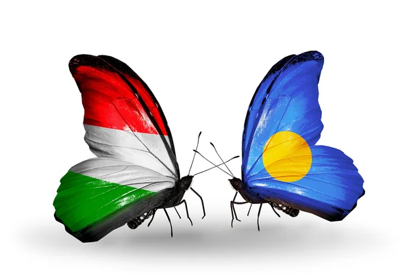 Iki bayrakları ile Macaristan ve palau kelebekler — Stok fotoğraf