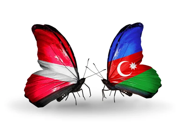 Dos mariposas con banderas de Letonia y Azerbaiyán — Foto de Stock