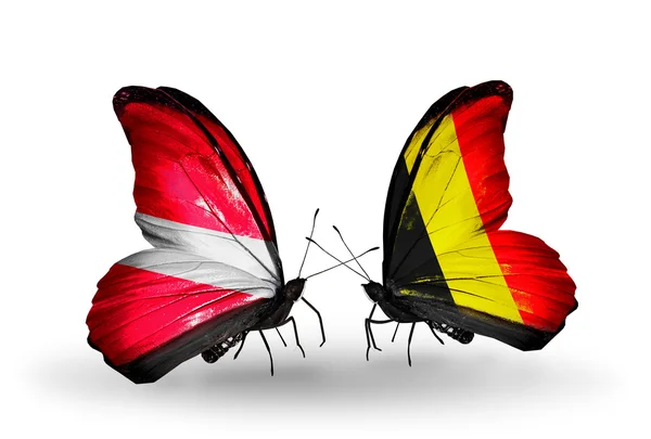 ラトビアそしてベルギーの国旗と 2 匹の蝶 — ストック写真