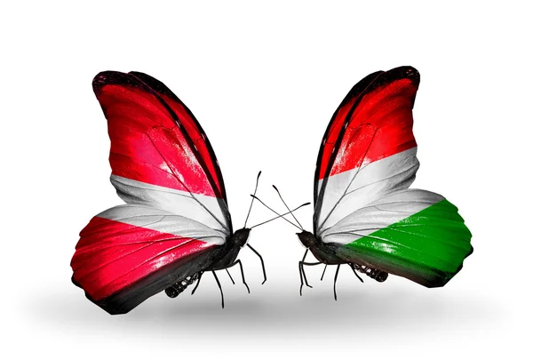 Due farfalle con bandiere di Lettonia e Ungheria — Foto Stock