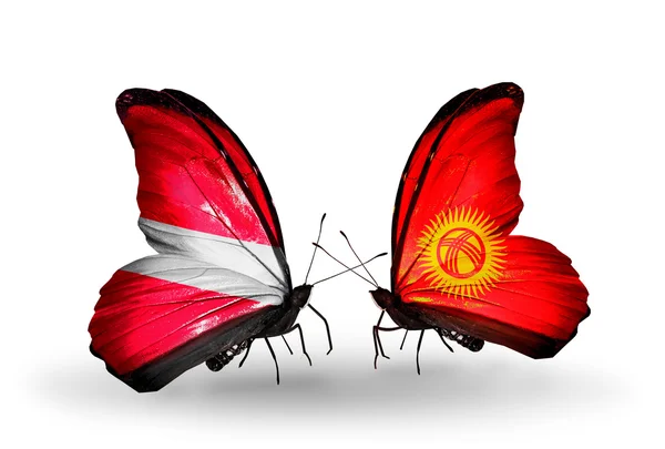 Δύο πεταλούδες με σημαίες της Λετονίας και kirghiz — Φωτογραφία Αρχείου
