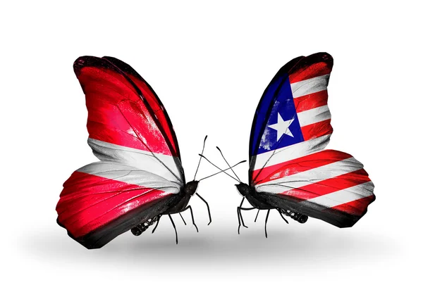 Dwa motyle z flagami Łotwa i Liberii — Zdjęcie stockowe