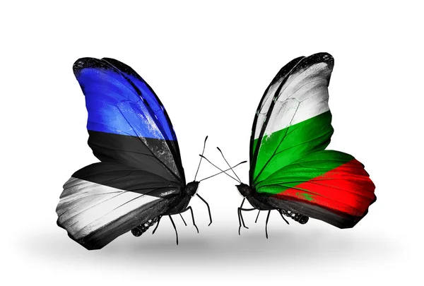 蝴蝶与爱沙尼亚和保加利亚国旗 — 图库照片