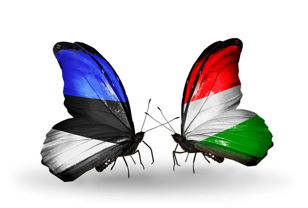 蝴蝶与爱沙尼亚和匈牙利国旗 — 图库照片