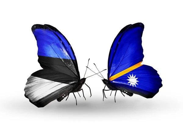 Dos mariposas con banderas de Estonia y Nauru — Foto de Stock