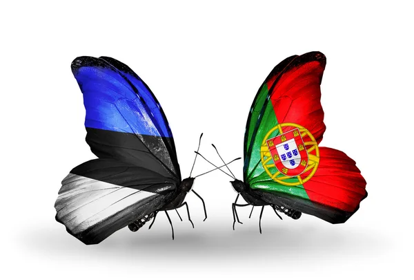Estonya ve Portekiz bayrakları taşıyan iki kelebek — Stok fotoğraf