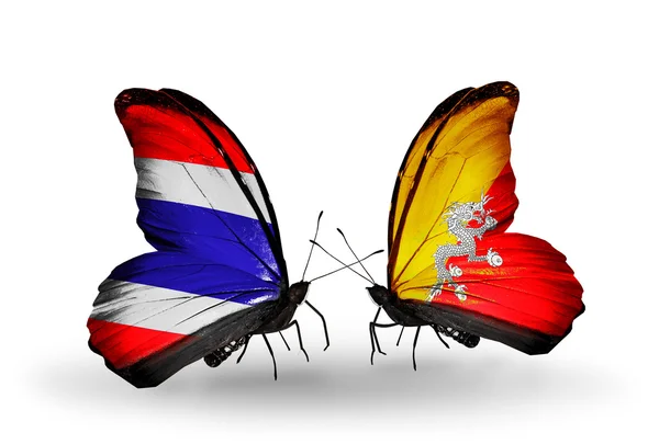 Duas borboletas com bandeiras da Tailândia e Butão — Fotografia de Stock