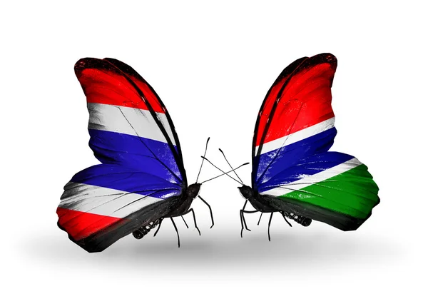 Zwei Schmetterlinge mit thailändischen und gambischen Flaggen — Stockfoto