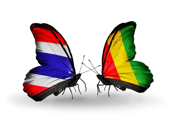 Due farfalle con bandiere di Thailandia e Guinea — Foto Stock