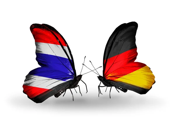 Deux papillons avec des drapeaux de Thaïlande et d'Allemagne — Photo