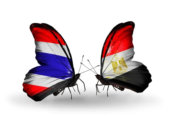 Twee vlinders met lijst van vlaggen van thailand en Egypte — Stockfoto