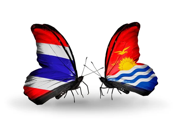 Duas borboletas com bandeiras da Tailândia e Kiribati — Fotografia de Stock