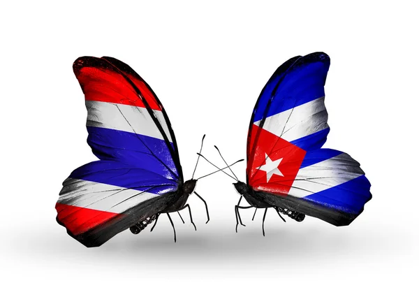 Due farfalle con bandiere di Thailandia e Cuba — Foto Stock