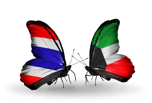 Duas borboletas com bandeiras da Tailândia e Kuwait — Fotografia de Stock