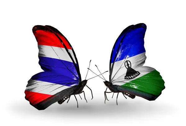 Dos mariposas con banderas de Tailandia y Lesotho — Foto de Stock