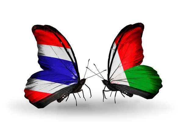 Twee vlinders met lijst van vlaggen van thailand en Madagaskar — Stockfoto