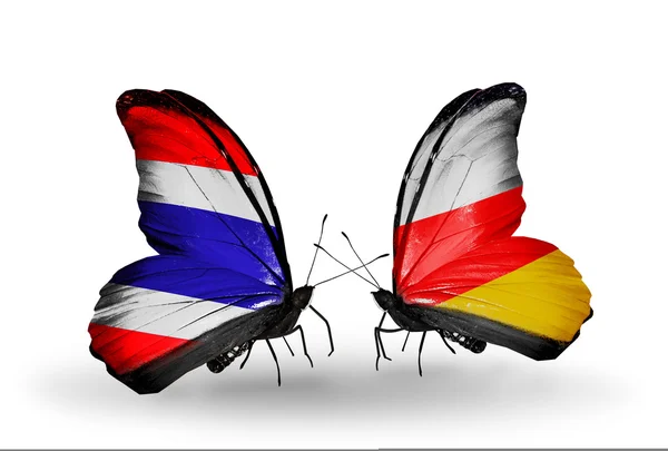 Papillons avec drapeaux Thaïlande et Ossétie du Sud sur les ailes — Photo