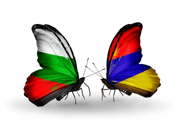翼にブルガリアとアルメニアのフラグと蝶 — ストック写真