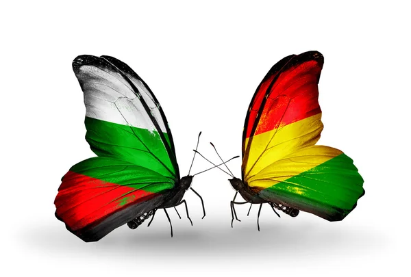 Motýli s Bulharskem a Bolívie vlajky na křídlech — Stock fotografie