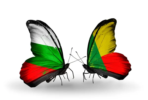 Motyle z Bułgarii i benin flagi na skrzydłach — Zdjęcie stockowe