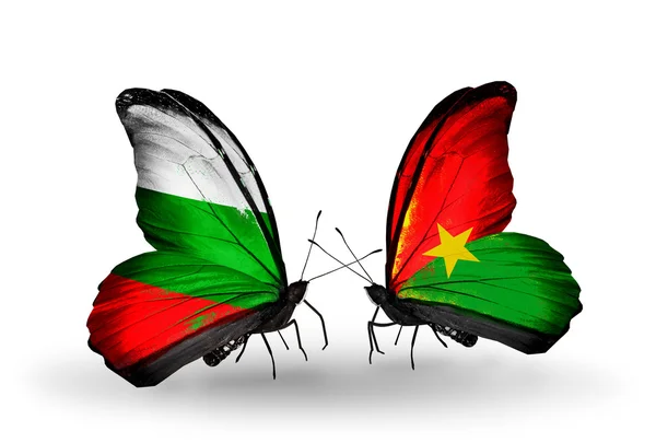 Papillons avec des drapeaux Bulgarie et Burkina Faso sur les ailes — Photo