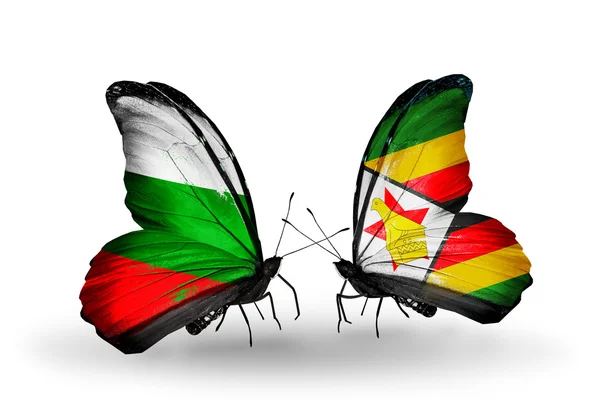 Papillons avec la Bulgarie et le Zimbabwe drapeaux sur les ailes — Photo