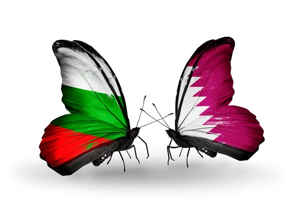 Mariposas con banderas de Bulgaria y Qatar en alas —  Fotos de Stock