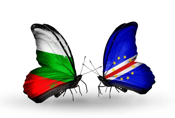 Mariposas con banderas de Bulgaria y Cabo Verde en alas — Foto de Stock