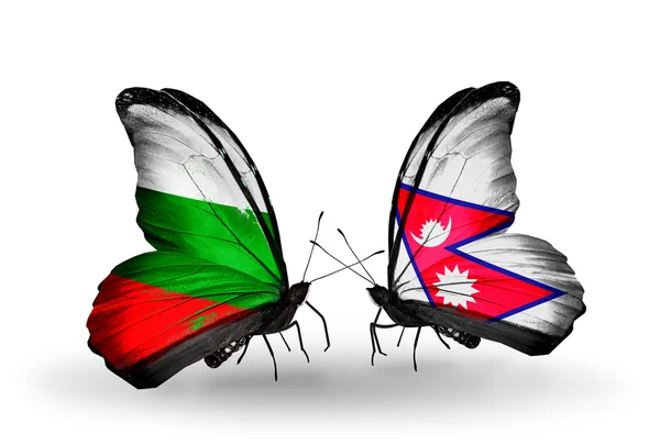 Mariposas con banderas de Bulgaria y Nepal en alas — Foto de Stock
