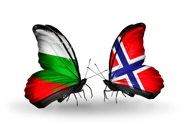 Farfalle con le bandiere di Bulgaria e Norvegia sulle ali — Foto Stock